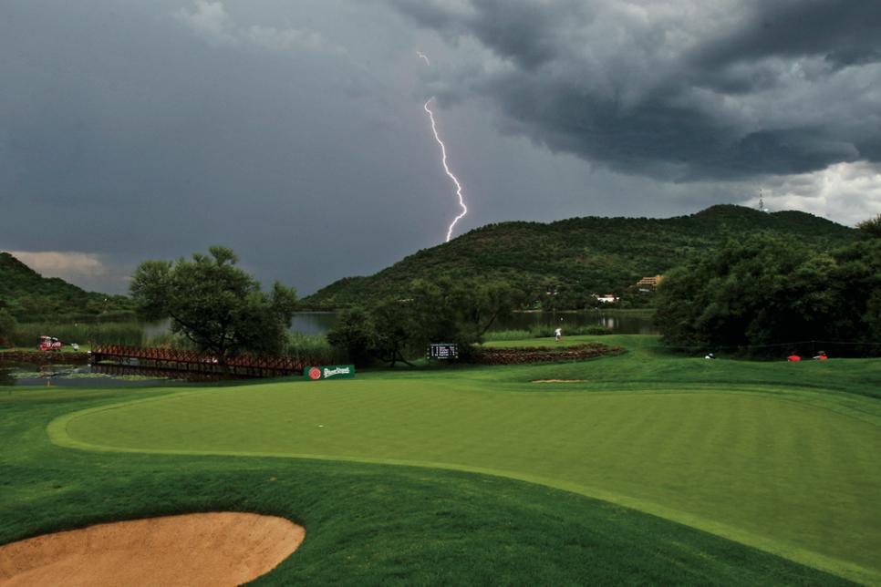 Golfer killed by lightning strike on New Jersey golf course