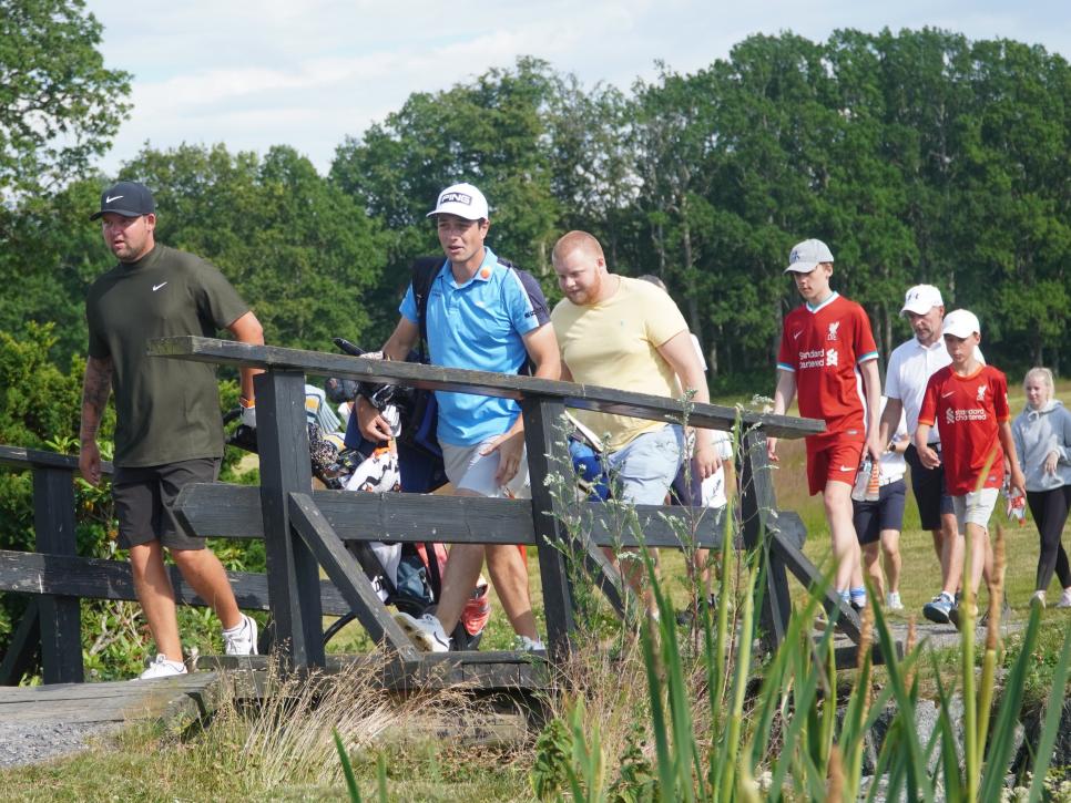 Hundreds descend on Norway golf club after news of a Viktor Hovland tee time goes viral