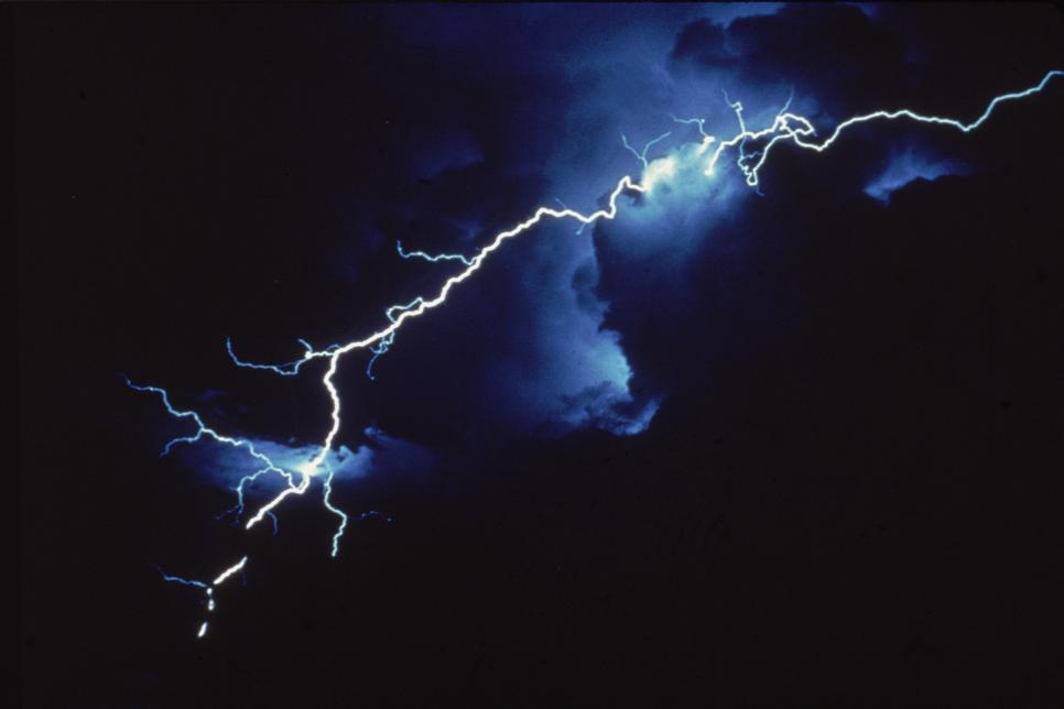 Lightning strike kills golfer, army vet