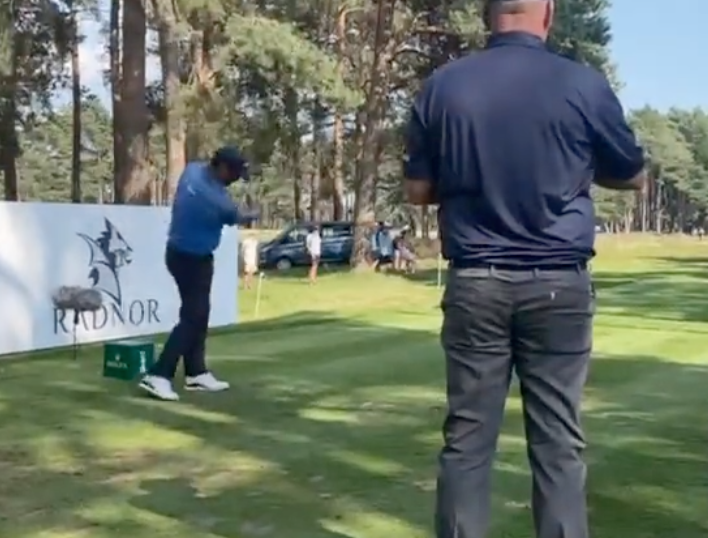 Past U.S. Open champ accidentally hits ball with practice swing, gets a good chuckle out of it