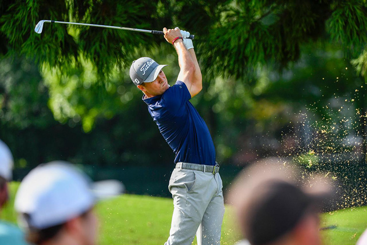Patrick Cantlay maintains narrow lead at Tour Championship, while Jon Rahm and Justin Thomas linger