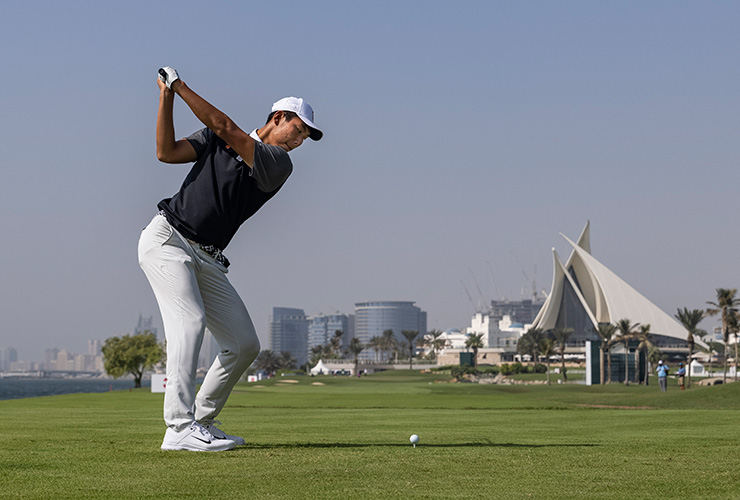 Dubai prodigy Rayhan Thomas has helped a Chinese teen with family history to the halfway lead at the Asia Pacific