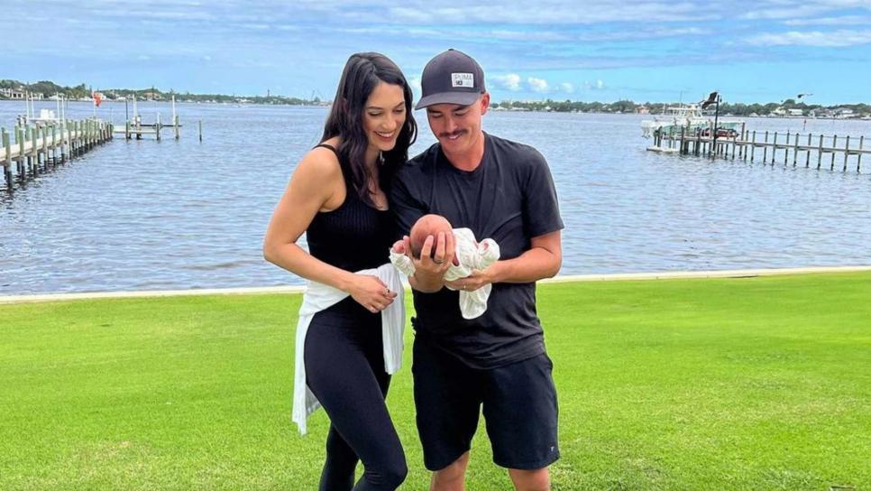 Rickie Fowler and his wife give thanks by announcing the birth of daughter