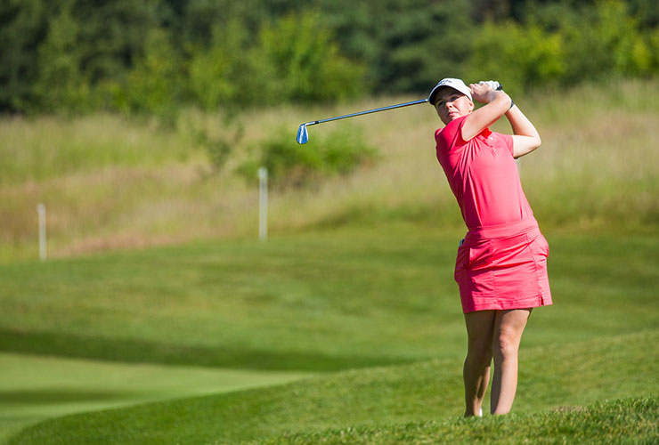 Linn Grant’s Super Swedes share lead at the Aramco Team Series — London after triple-eagle 66 from Sofie Bringner