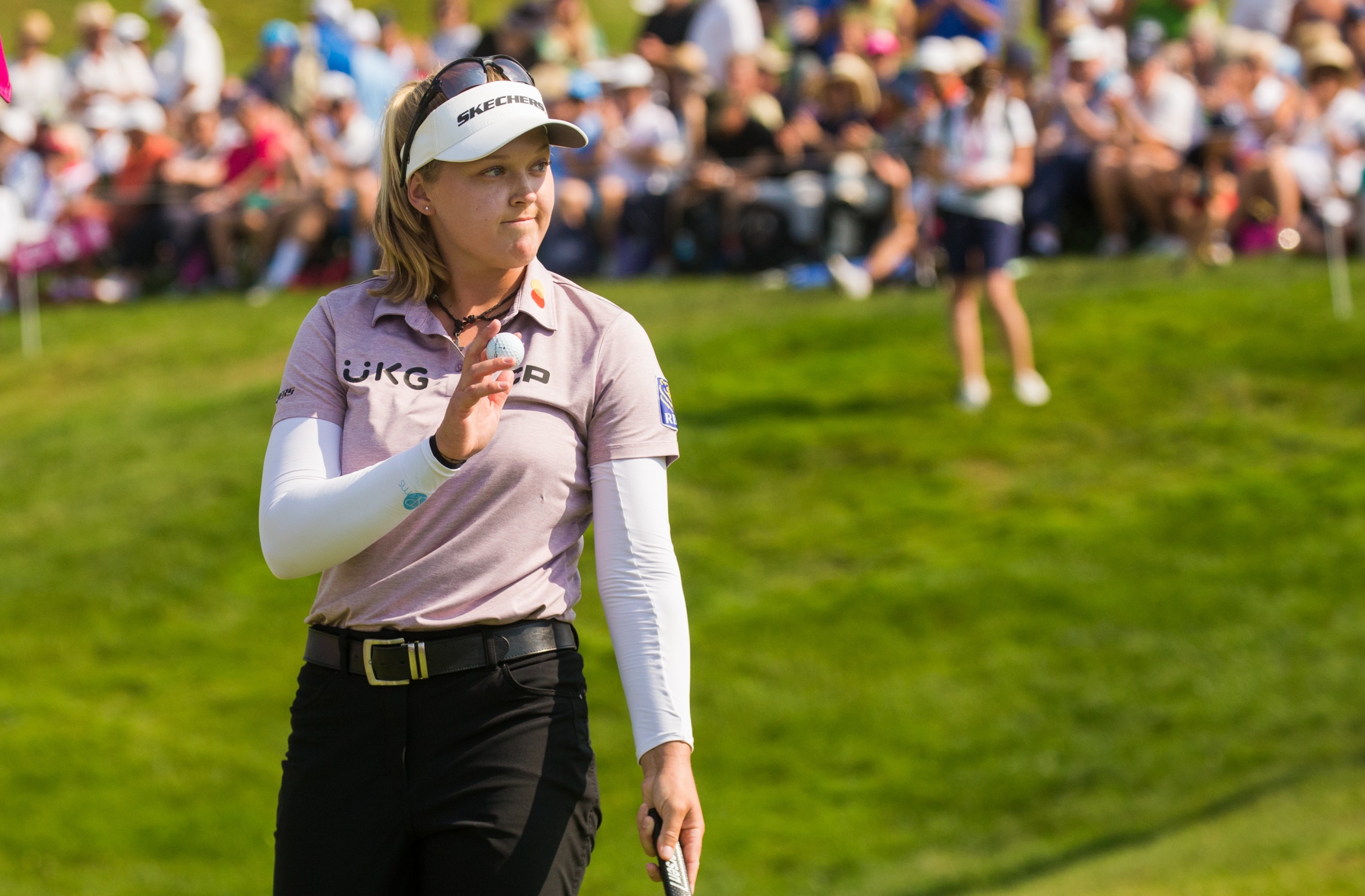 Henderson clings on to Amundi Evian Championship lead as major race heats up