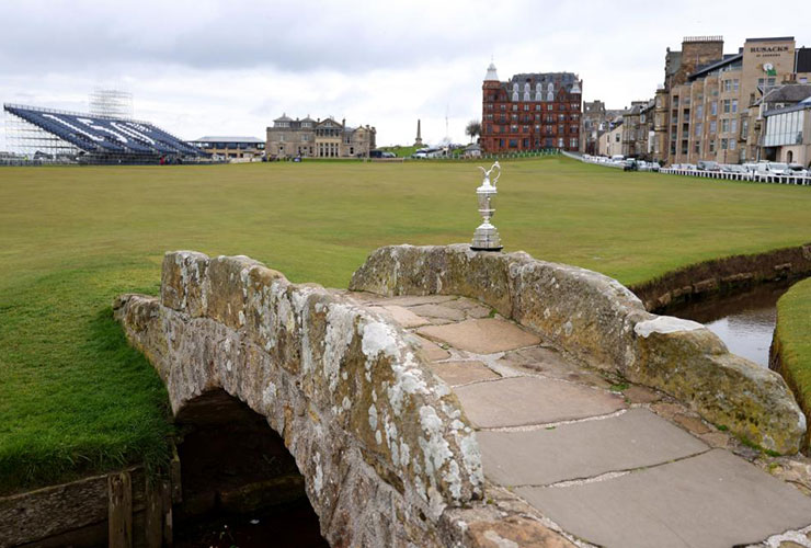 Golfer playing the Old Course at St Andrews has round of his life ruined by disastrous final shot