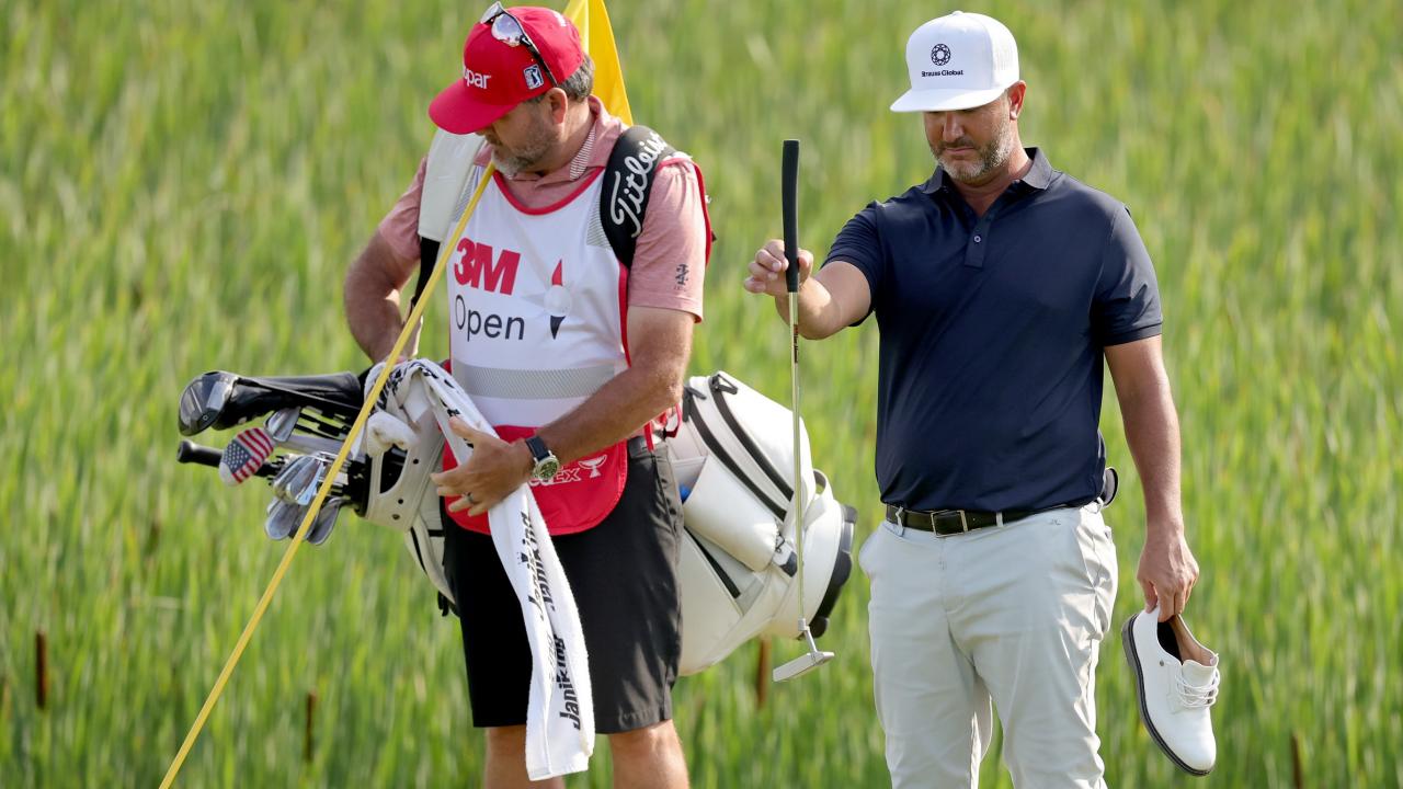 PGA Tour: Leader Scott Piercy has to play 3M Open with one shoe