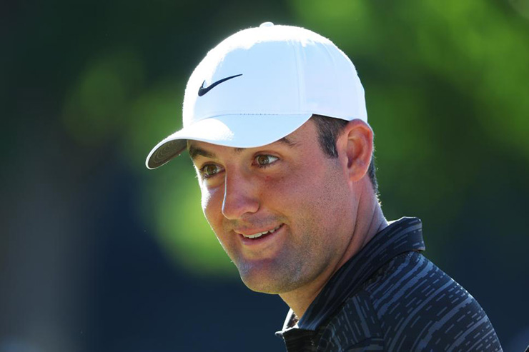Scottie Scheffler hits horrendous chip shot, makes World No. 1 break out in laughter