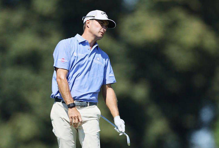Watch Kevin Kisner hit the first SHANK in TGL history, give hilarious reaction
