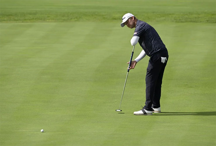 Pavit Tangkamolprasert has his nose in front at Asian Tour International Series Korea as LIV Golf’s Justin Harding looms