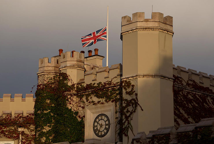 Golf world pays respects to Queen Elizabeth II after her death at age 96