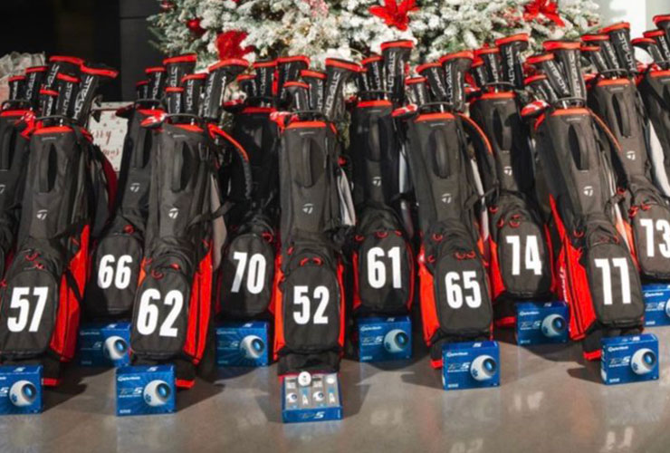 Patrick Mahomes hooked up the entire Kansas City Chiefs offensive-line with custom clubs for Christmas