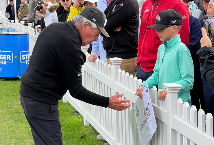 A junior golfer asked Gary Player for an autograph — then got some legendary golf advice