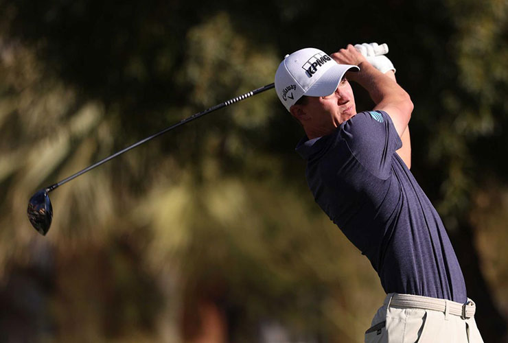 Watch tour pro roll birdie putt into the water, chip-in for bogey en route to WD at WM Phoenix Open
