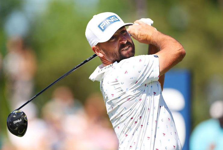 Pro-turned-caddie loses boss’s wedge, somehow lives to tell the tale