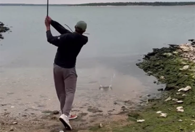 WATCH: Scottie Scheffler seen working on his pond-skip game ahead of next year’s Masters
