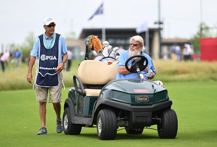 John Daly tweets John Daly things, ranting about tee boxes and showing his terrifyingly swollen knee