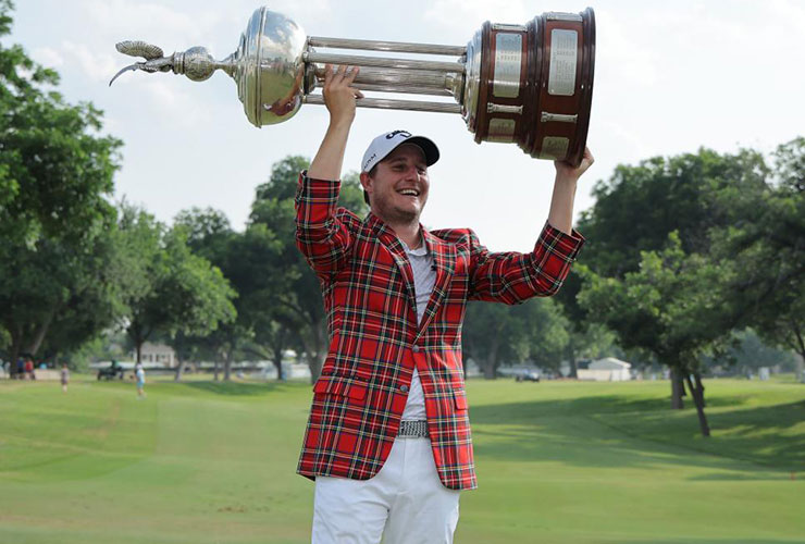 A dramatic stumble, a heroic bounce-back and a sweet viral moment highlight Emiliano Grillo’s crazy victory