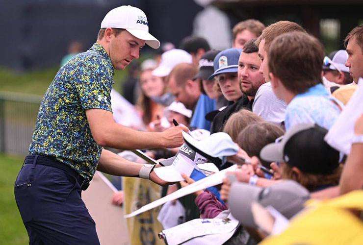 Memorial Tournament fan delights pros (and infuriates security) with ironic autograph request
