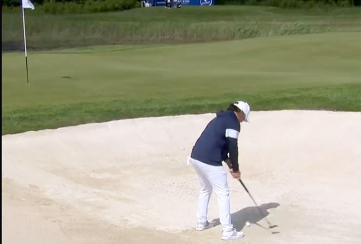 One of us: DP World Tour pro putts from bunker at Porsche European Open
