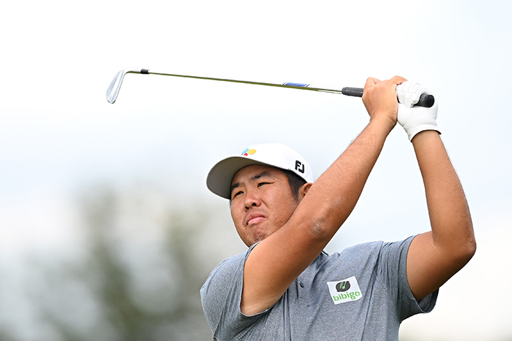 Byeong Hun An ties Renaissance record to lead in Scotland
