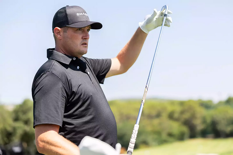 Flight issues, bags delayed – and somehow Kokrak shares the lead