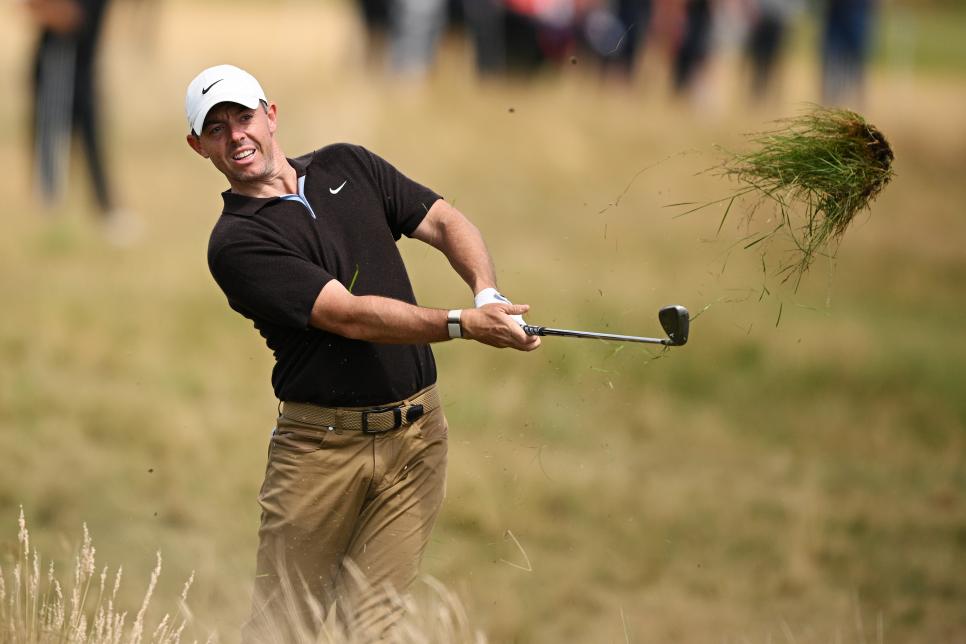 Rory McIlroy faces a final round with gale-force winds in bid to notch first Scotland win