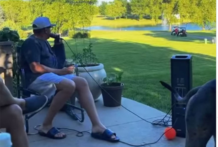 Social media man who lives on golf course commentates on every group with microphone, is probably the most hated man in golf