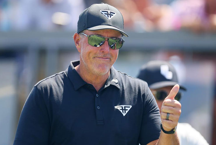 Phil Mickelson swoons as Bryson DeChambeau blasts 400-yard bombs on the range in Mexico City
