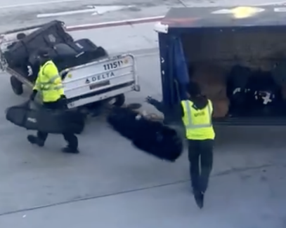 WATCH: Delta bag-handlers launching a college golf team’s travel bags is every golfer’s worst nightmare
