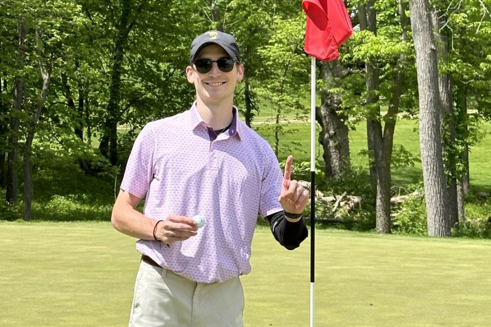Golfer makes back-to-back par-4 holes-in-one!