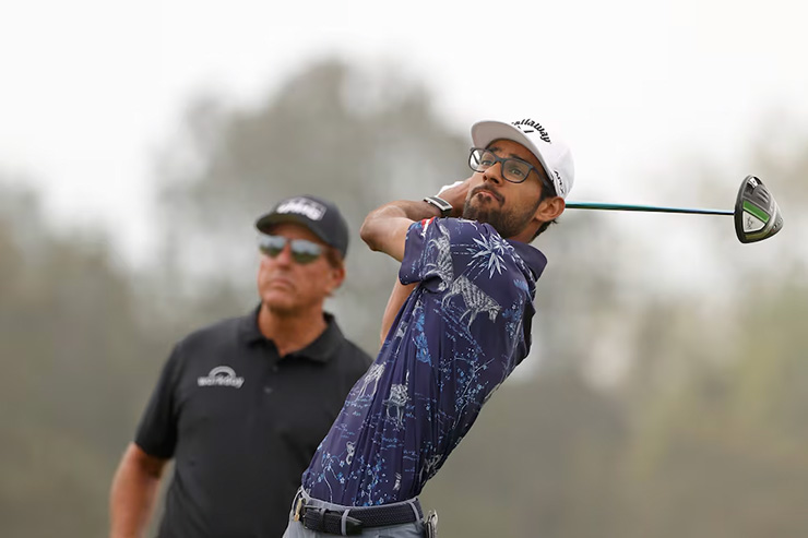 Akshay Bhatia on Phil Mickelson’s ‘mind-blowing’ Masters notebook, hitting shots in front of Tiger Woods and his breakout season