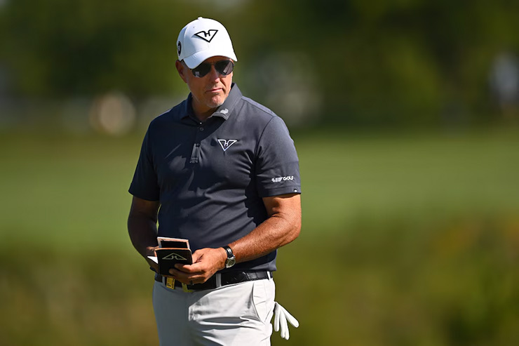 Phil Mickelson WDs from LIV Golf’s season opener