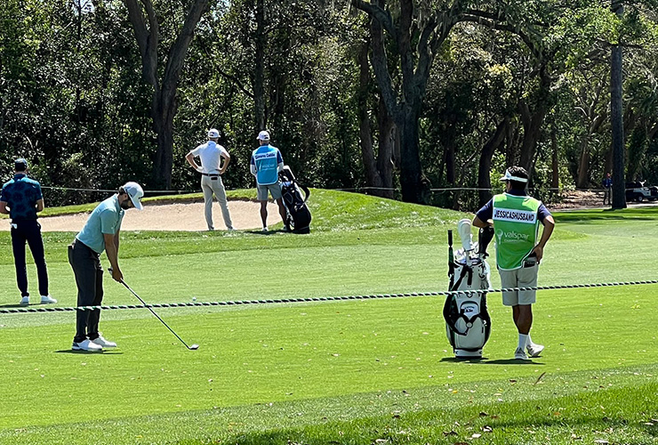 This caddie bib message made one PGA Tour wife’s week at the Valspar Championship