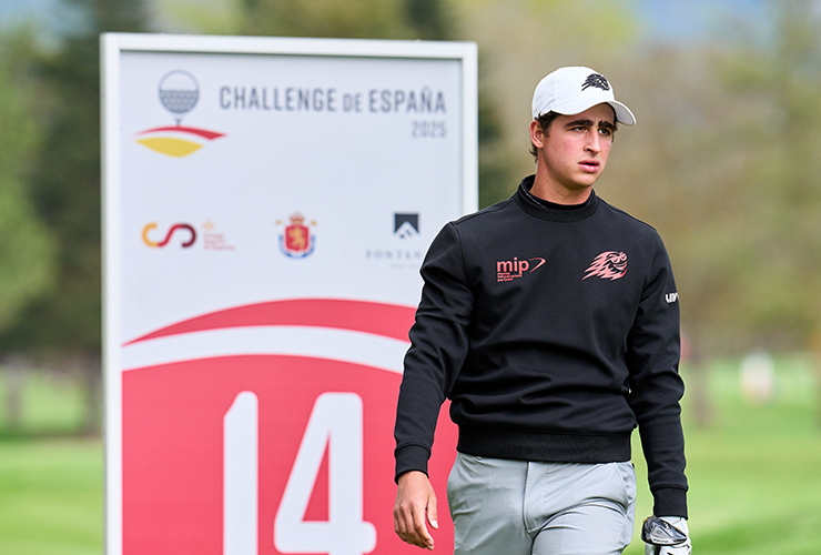 LIV Golfer just one off lead in “home” event