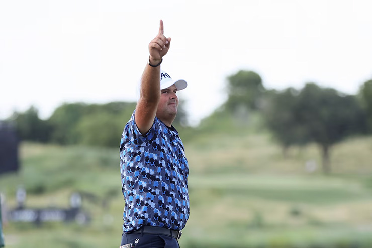 Patrick Reed coughs up huge lead in Dallas, rallies with birdie in playoff to earn first LIV title