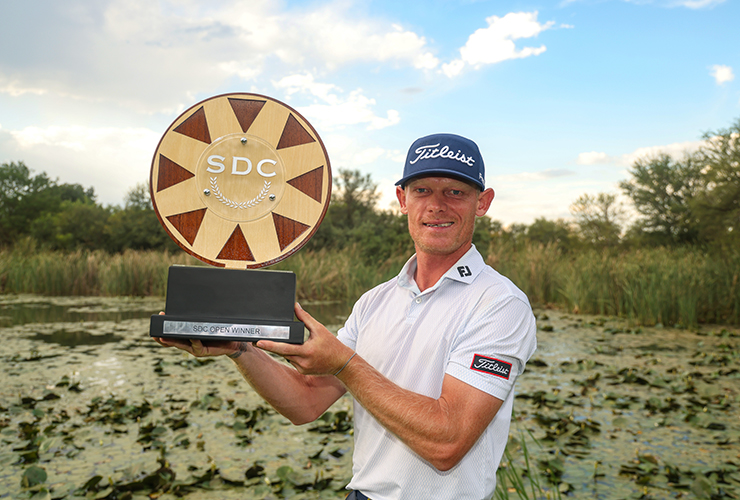 MJ Viljoen secures HotelPlanner Tour season-opener with play-off triumph