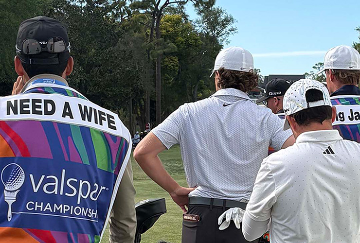 PGA Tour pro and bachelor draws attention with ‘NEED A WIFE’ caddie bib at Valspar Championship